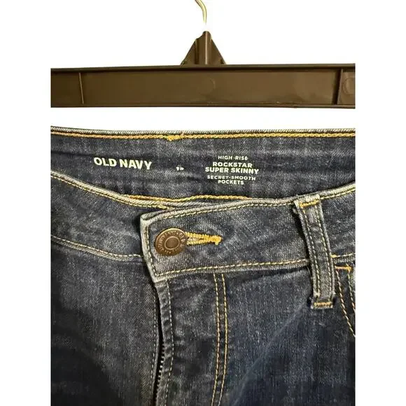 Old Navy Rockstar High Rise Super Skinny Jeans with Secret Slim Pockets - Picture 3 of 4